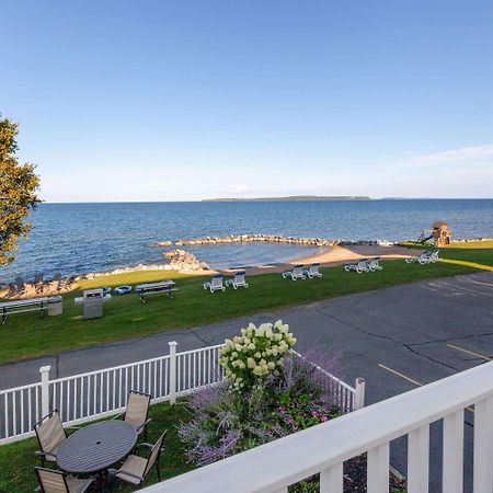 Baymont By Wyndham St. Ignace Lakefront Extérieur photo