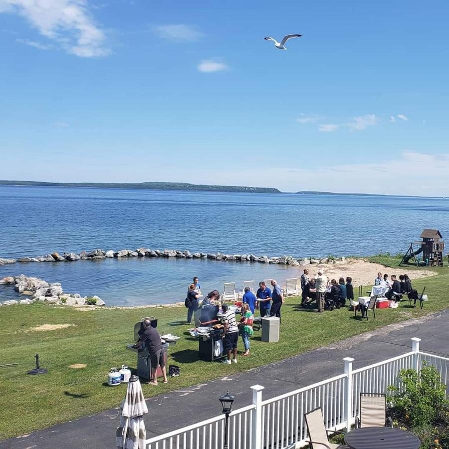 Baymont By Wyndham St. Ignace Lakefront Extérieur photo
