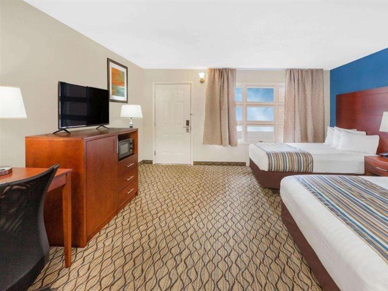 Baymont By Wyndham St. Ignace Lakefront Extérieur photo