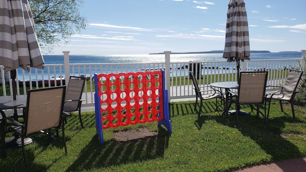 Baymont By Wyndham St. Ignace Lakefront Extérieur photo
