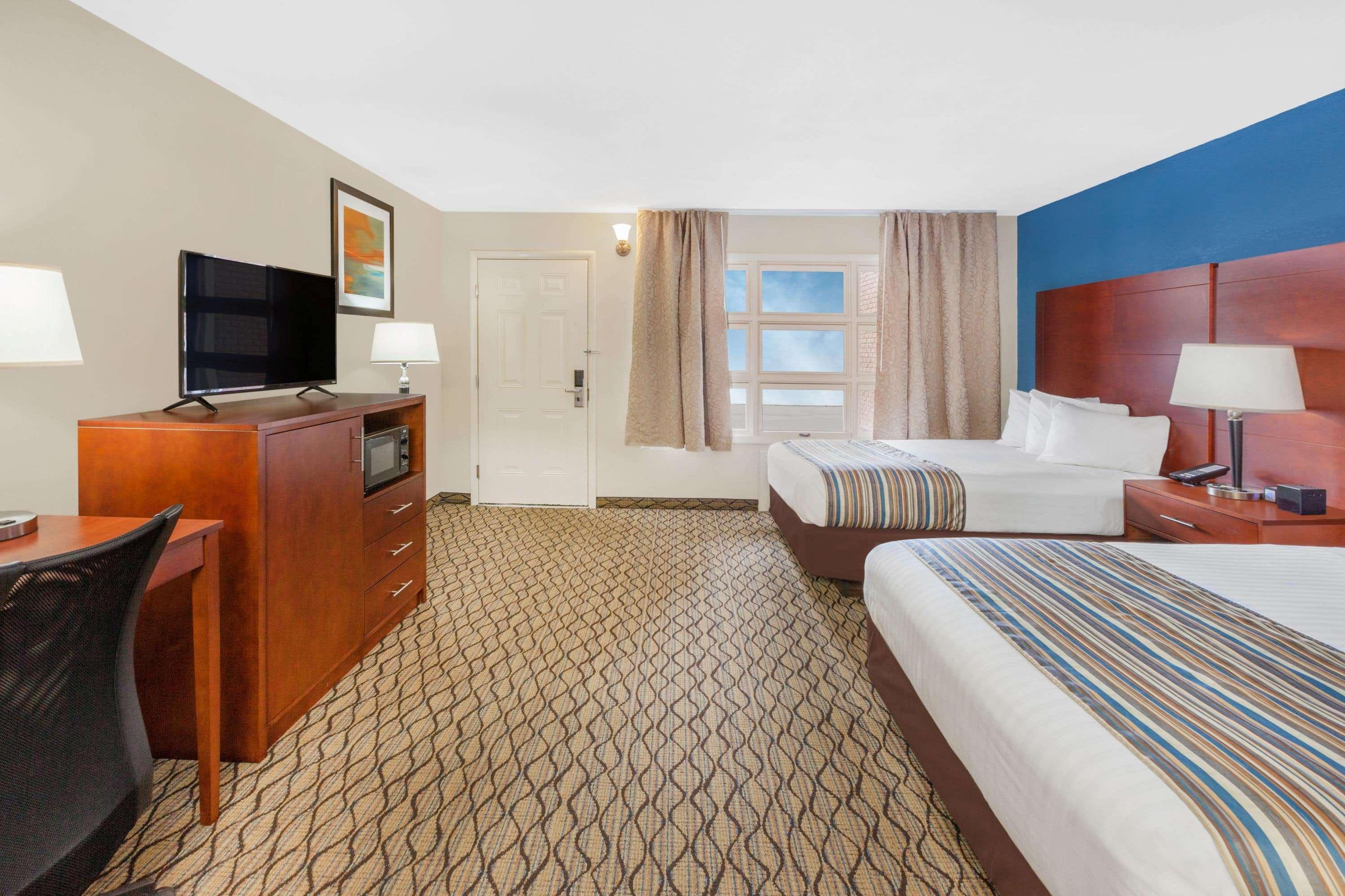 Baymont By Wyndham St. Ignace Lakefront Extérieur photo