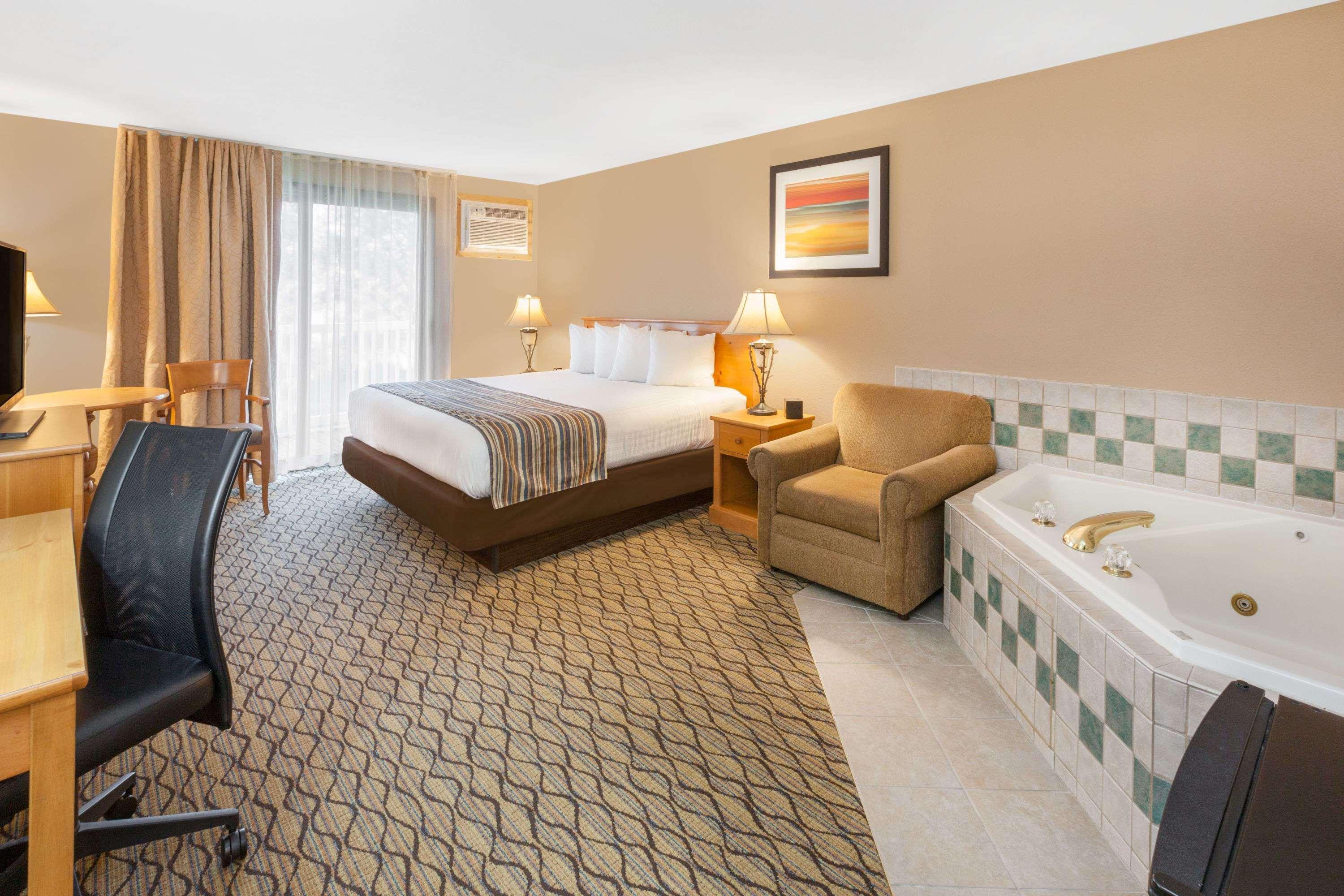 Baymont By Wyndham St. Ignace Lakefront Extérieur photo
