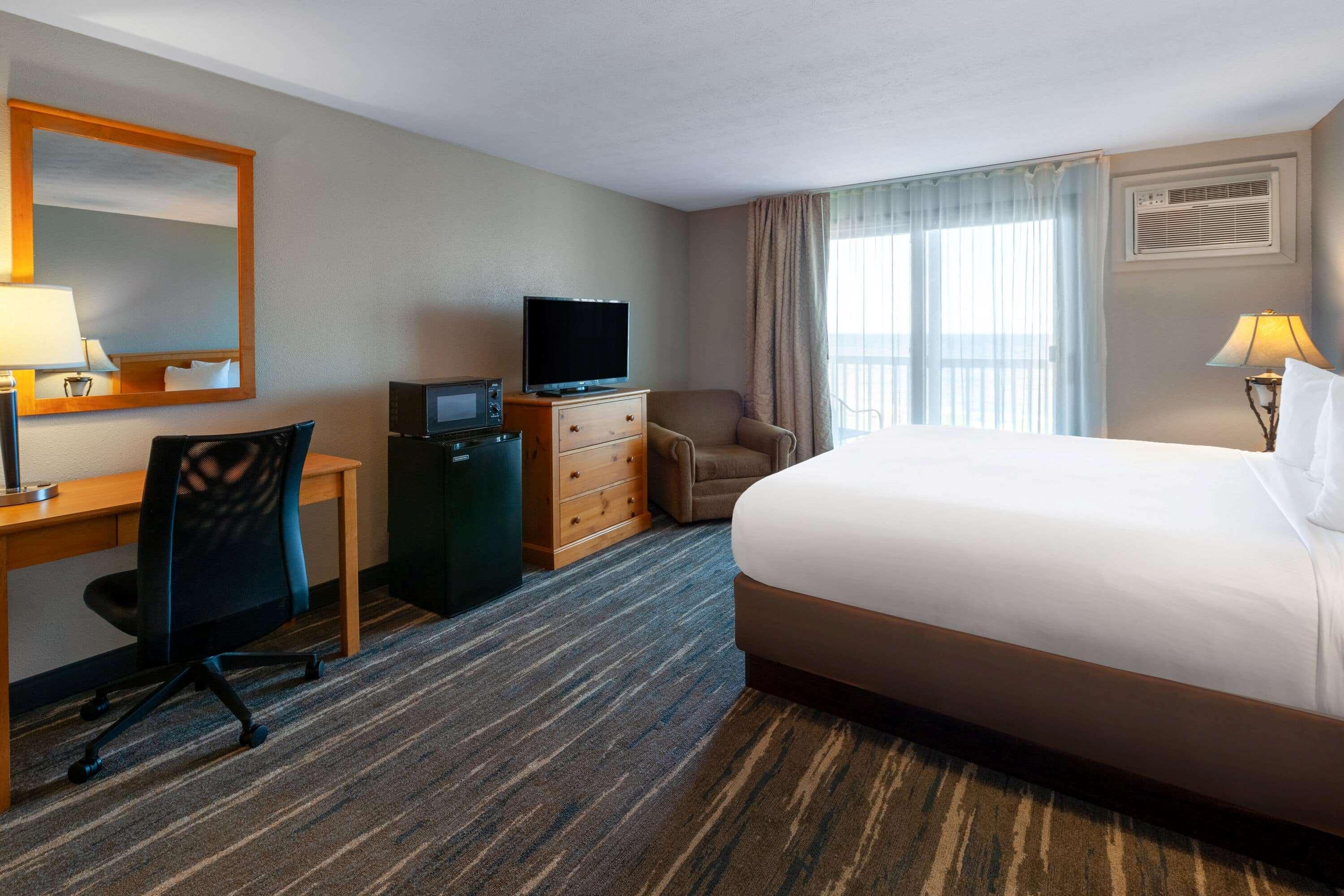 Baymont By Wyndham St. Ignace Lakefront Extérieur photo