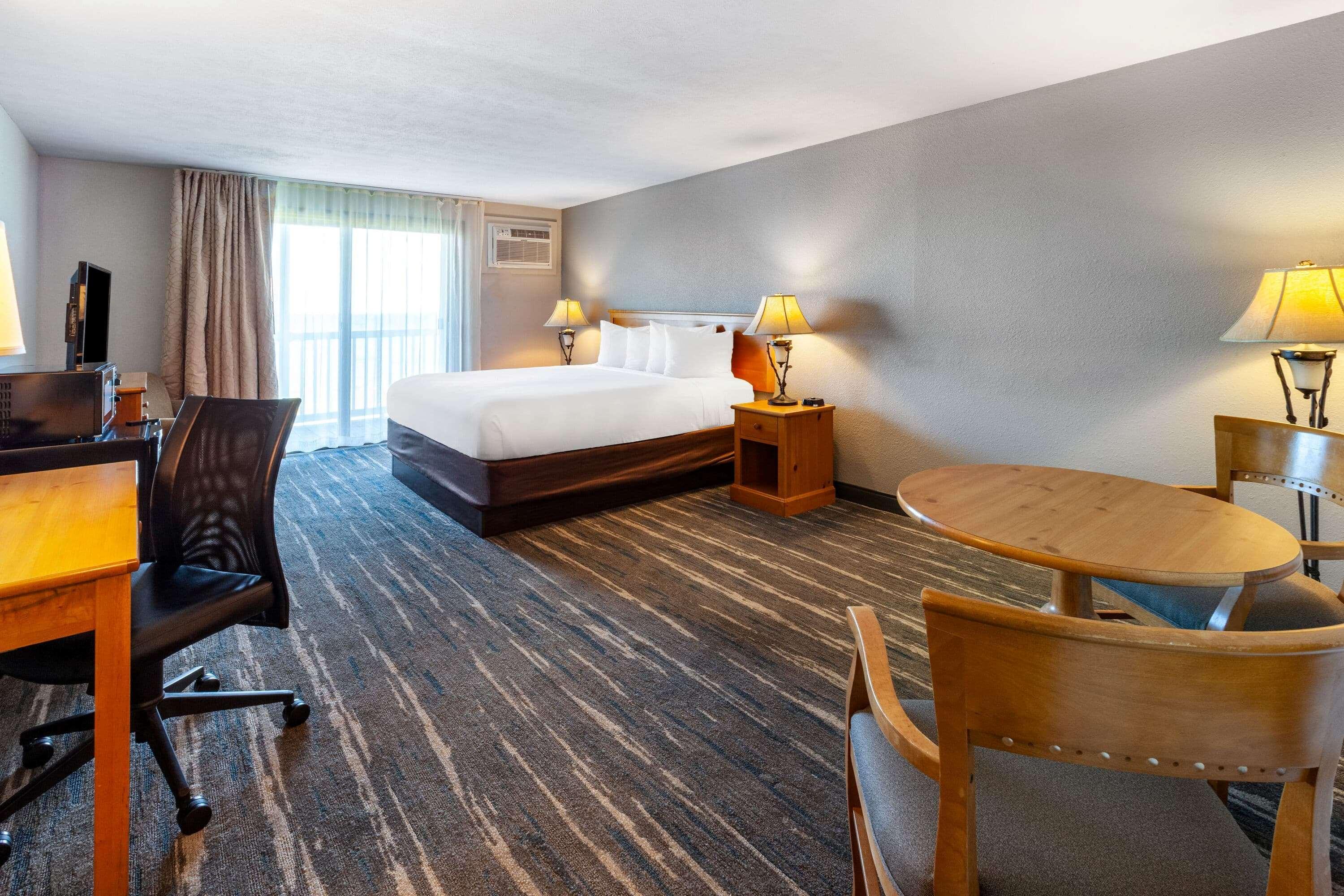 Baymont By Wyndham St. Ignace Lakefront Extérieur photo