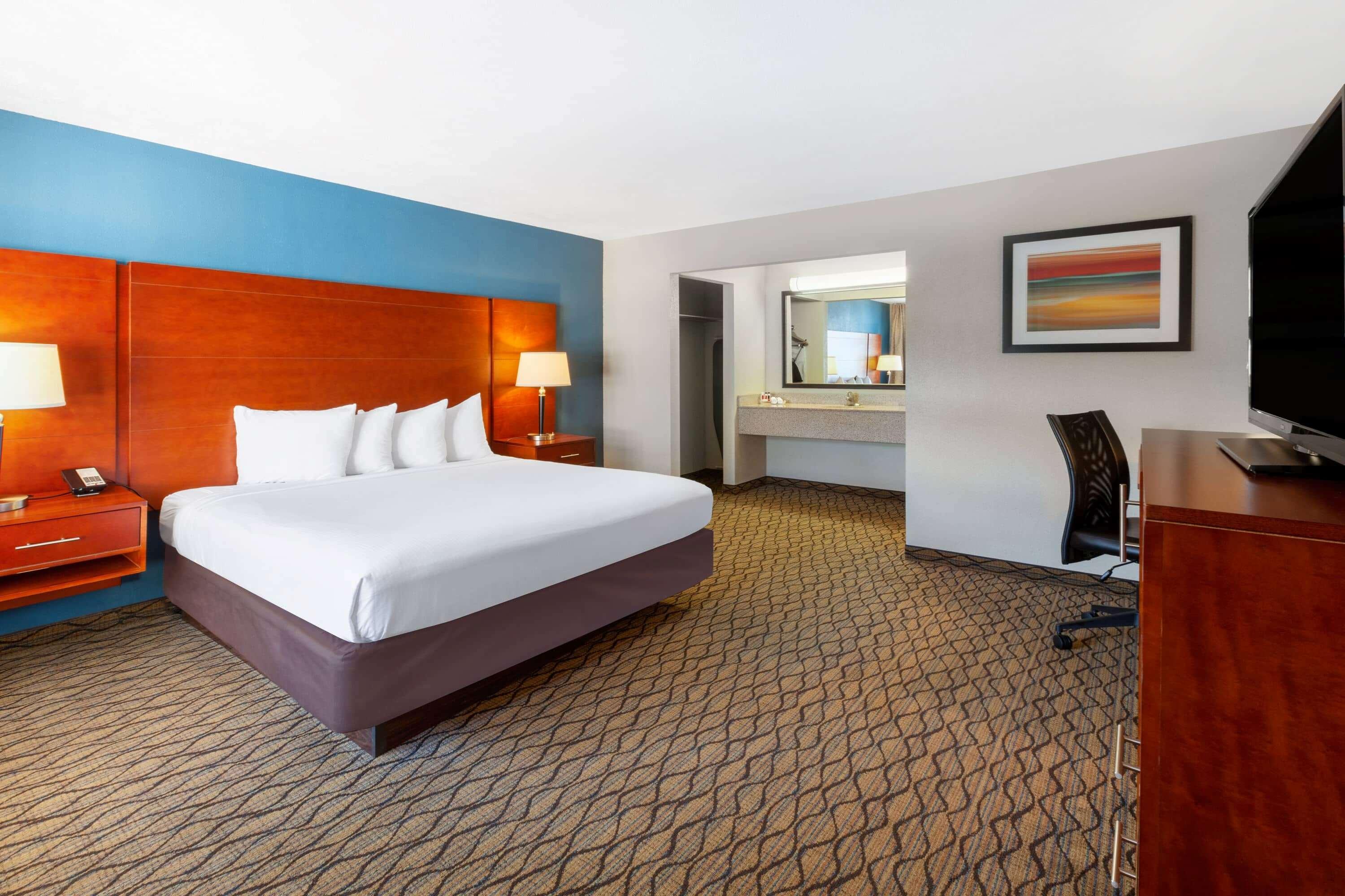 Baymont By Wyndham St. Ignace Lakefront Extérieur photo