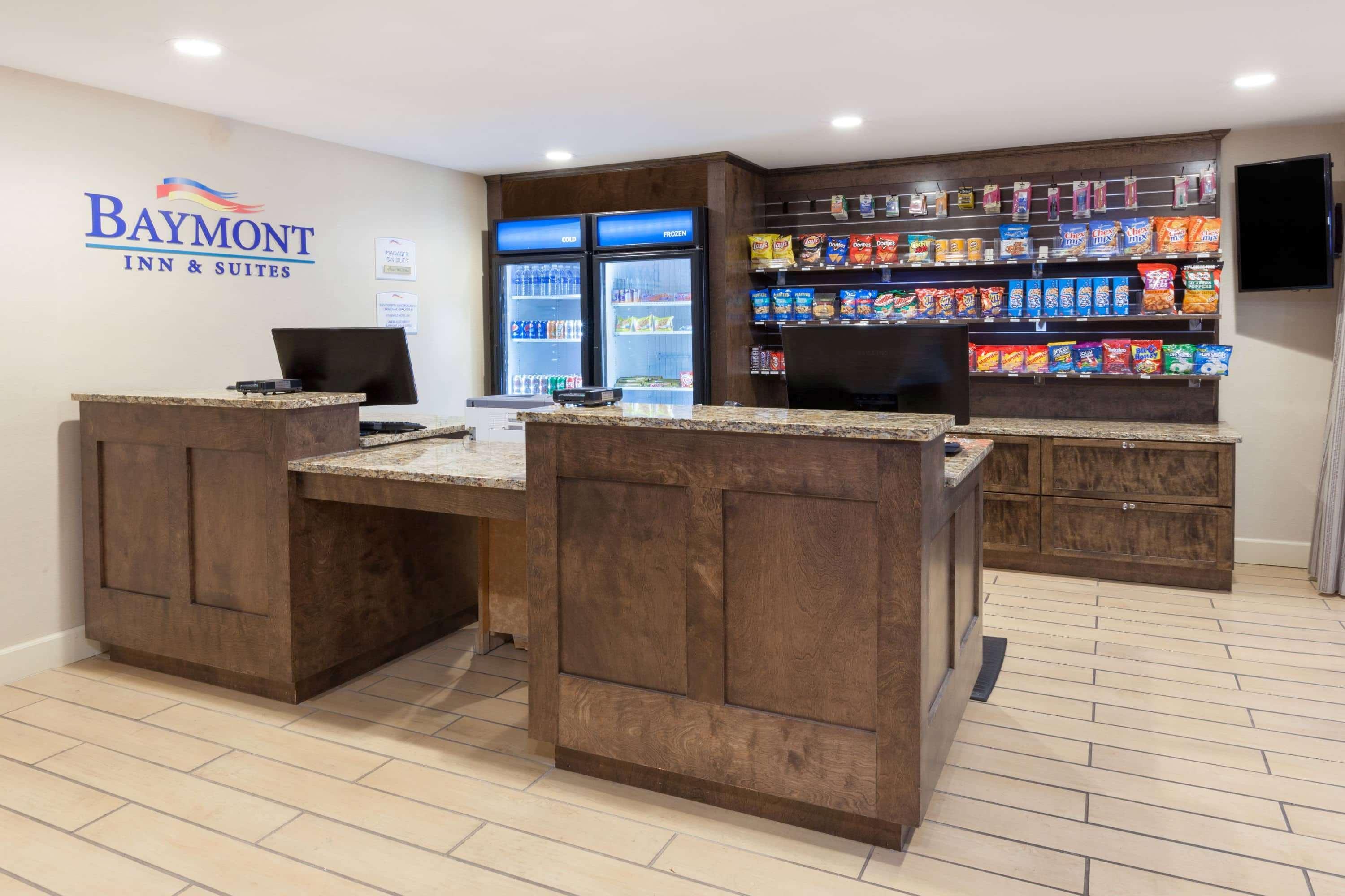 Baymont By Wyndham St. Ignace Lakefront Extérieur photo