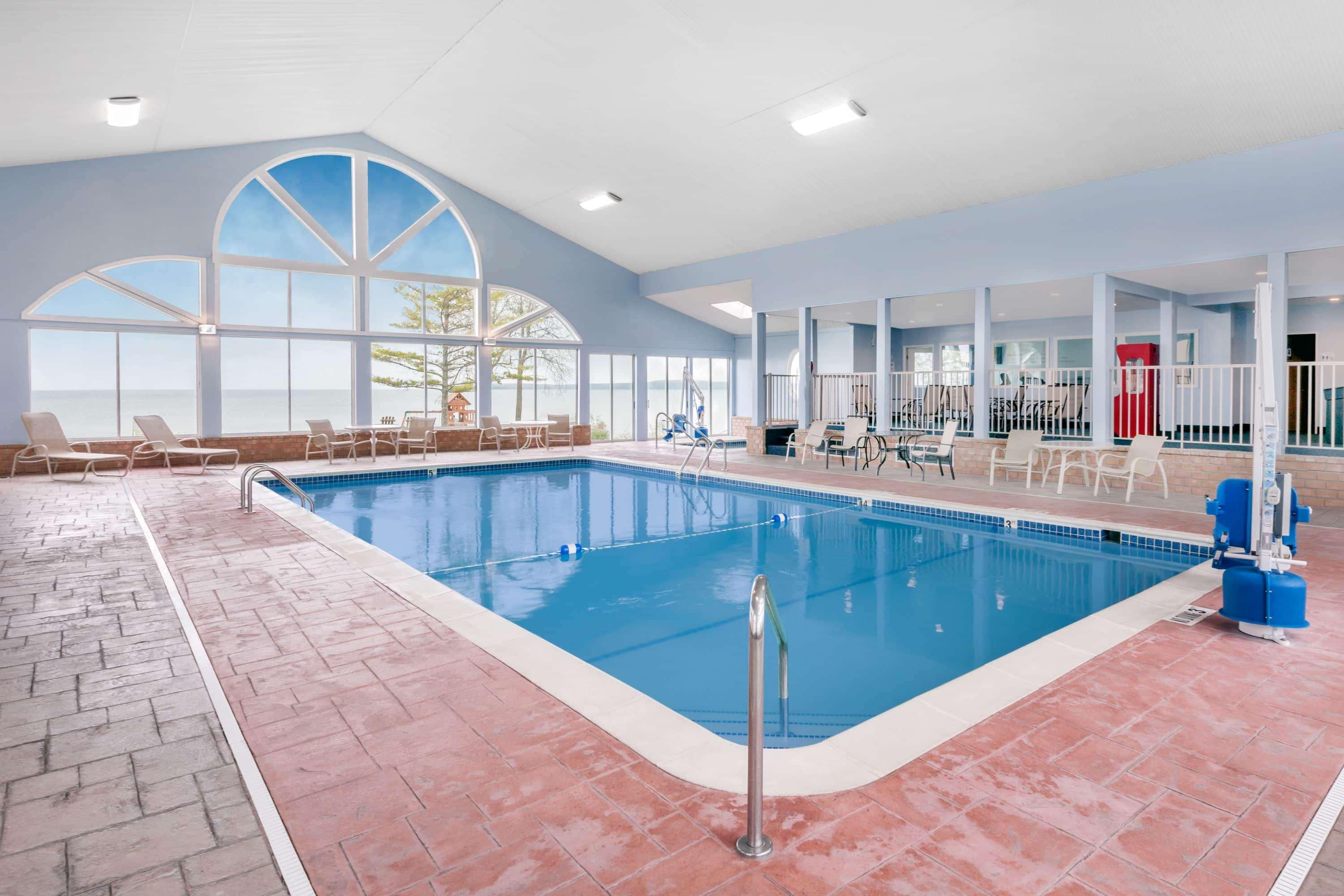 Baymont By Wyndham St. Ignace Lakefront Extérieur photo