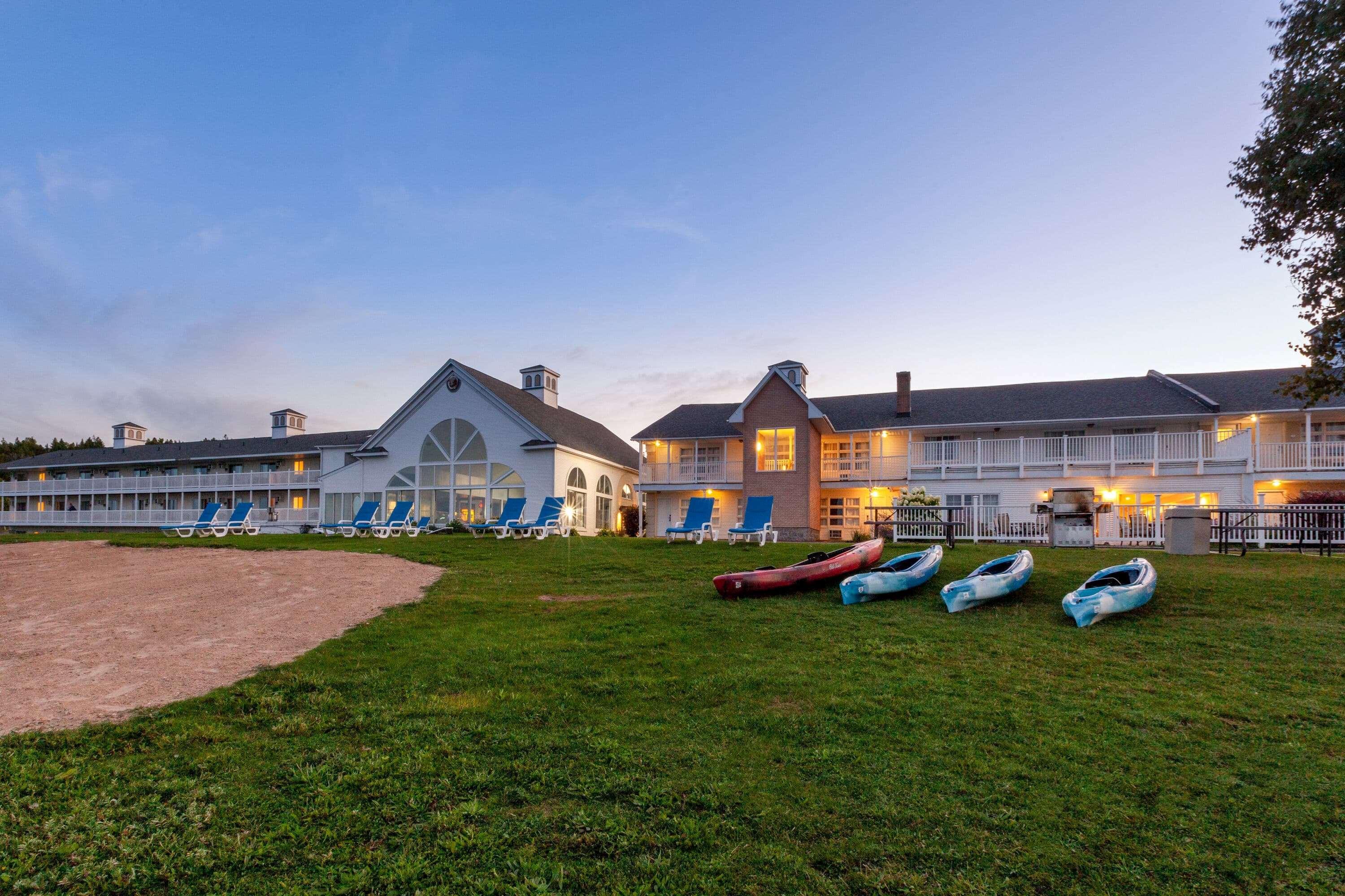 Baymont By Wyndham St. Ignace Lakefront Extérieur photo