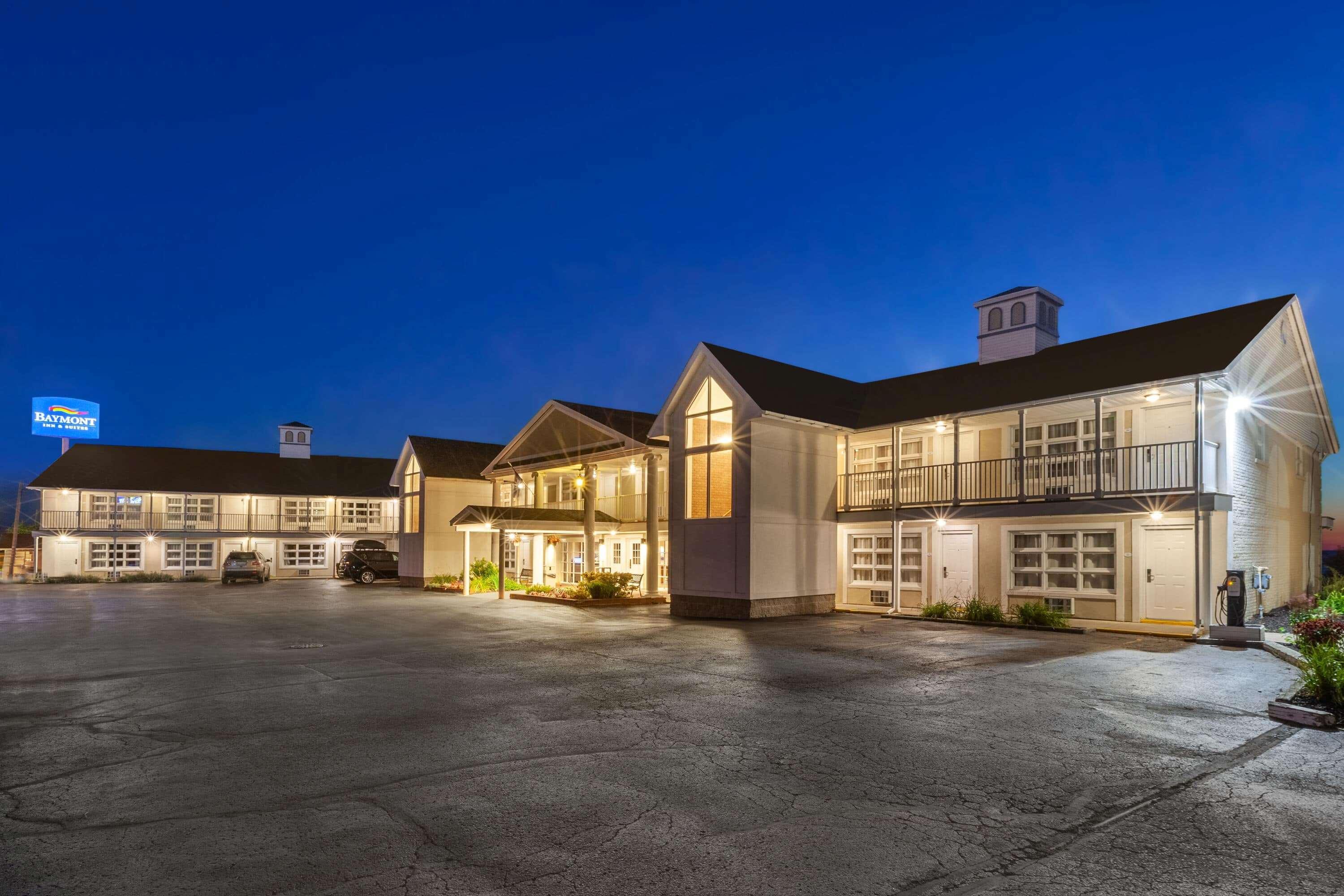 Baymont By Wyndham St. Ignace Lakefront Extérieur photo