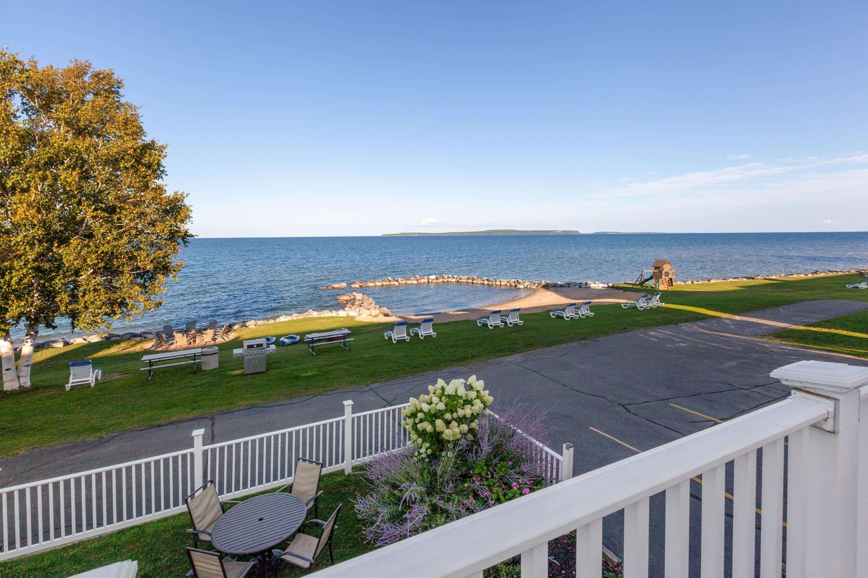 Baymont By Wyndham St. Ignace Lakefront Extérieur photo