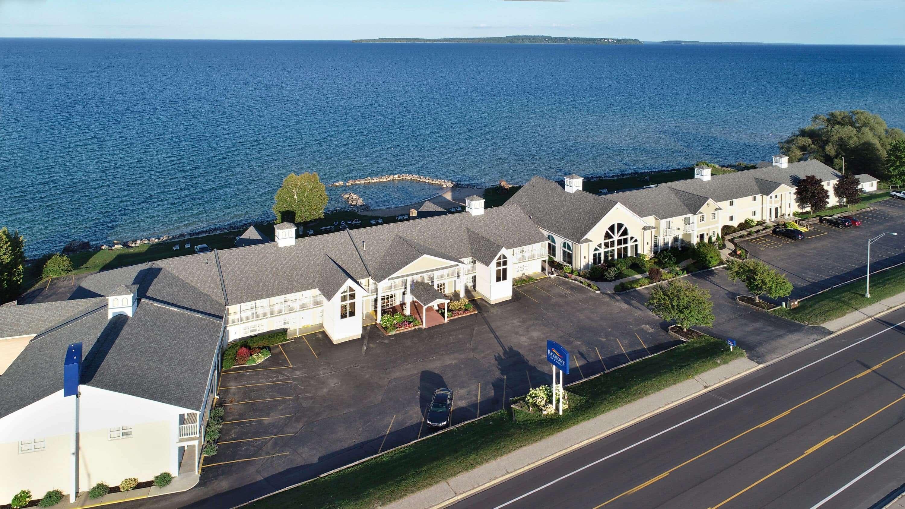 Baymont By Wyndham St. Ignace Lakefront Extérieur photo
