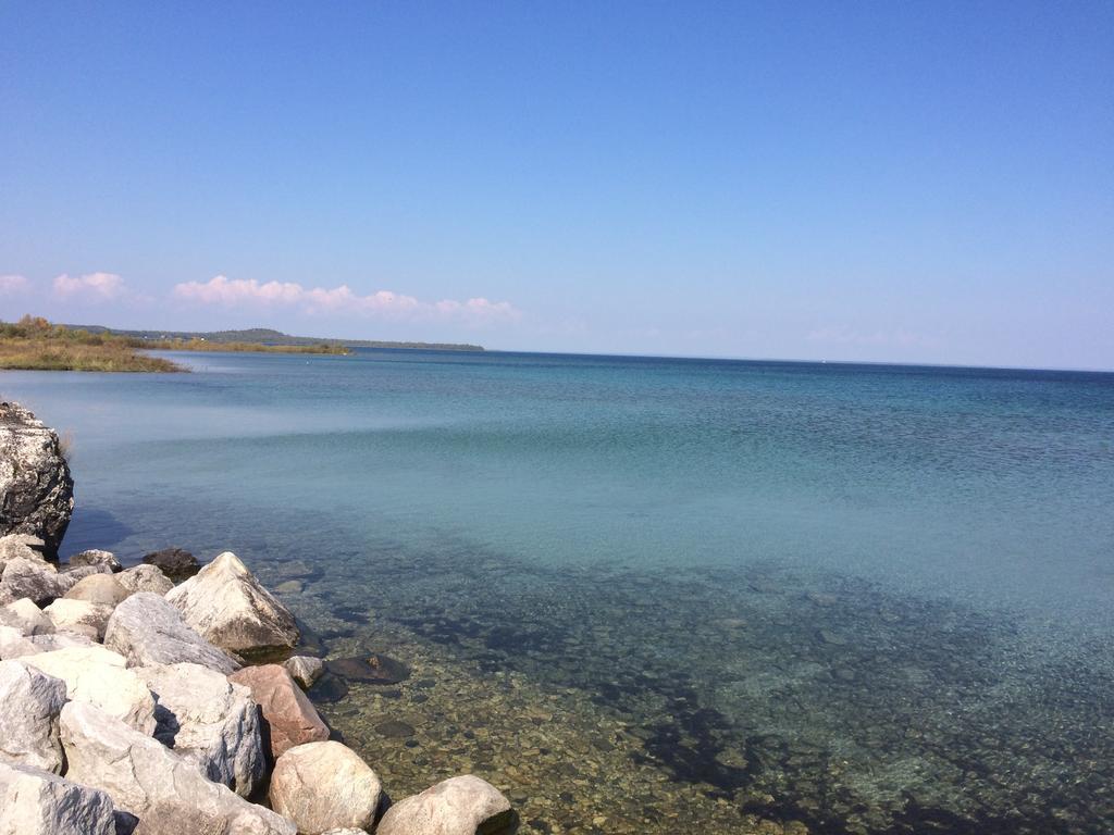 Baymont By Wyndham St. Ignace Lakefront Extérieur photo